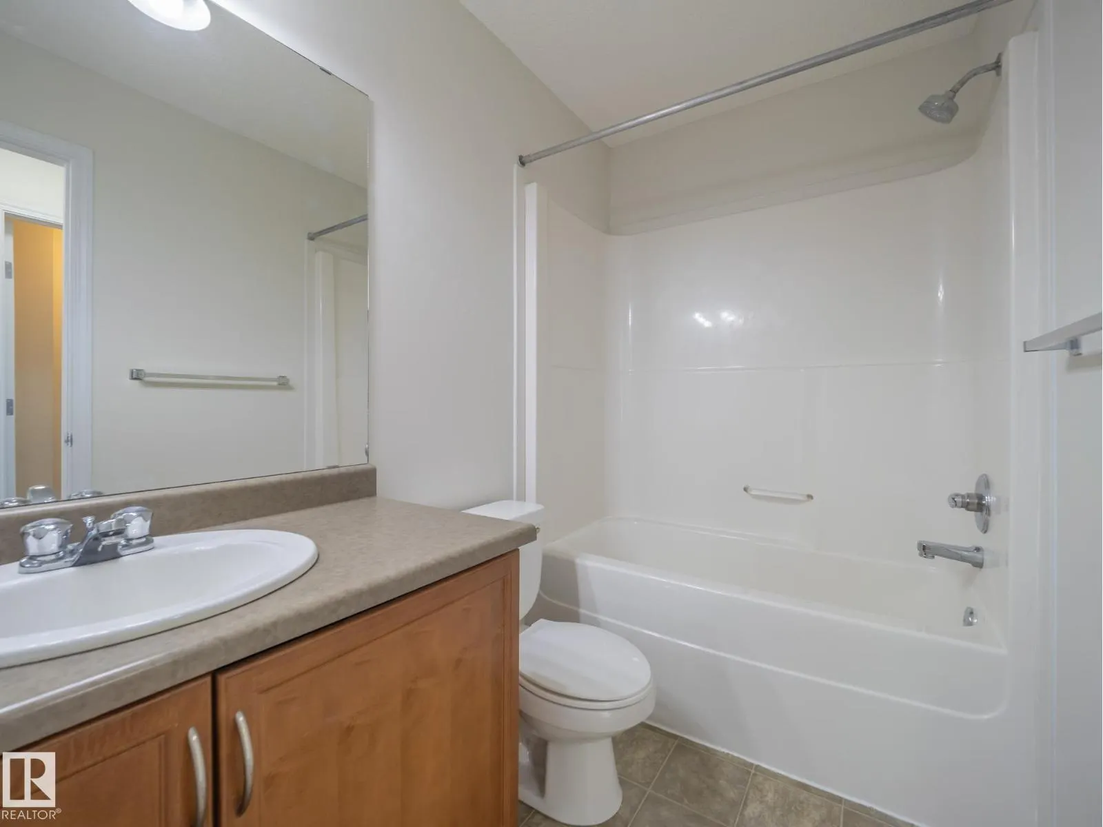 #127 2051 TOWNE CENTRE BV NW