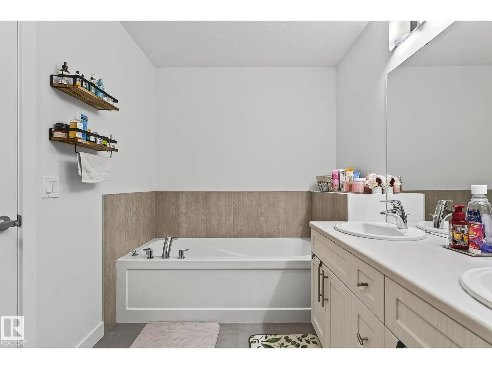 9611 224 ST NW