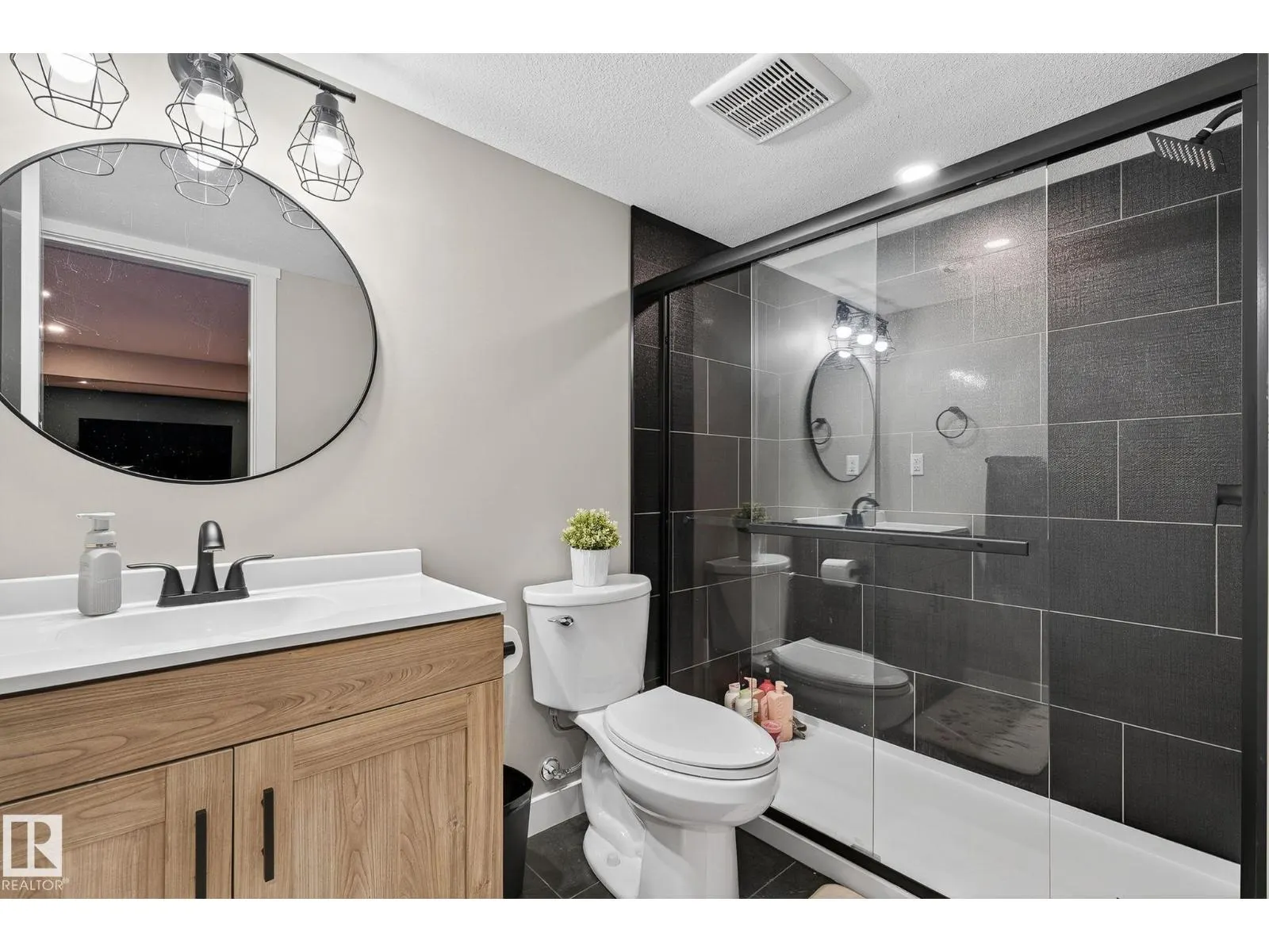 9611 224 ST NW