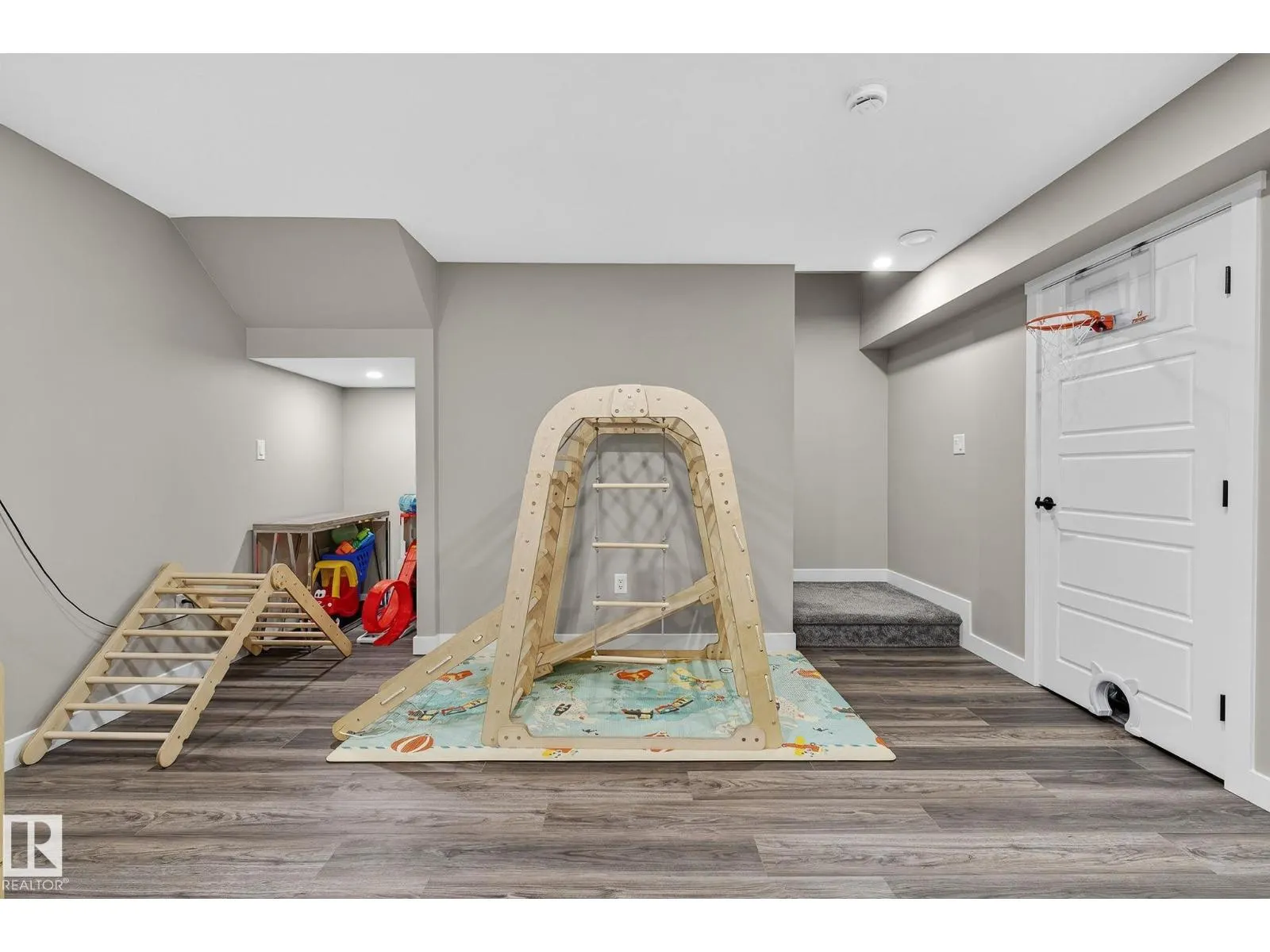 9611 224 ST NW