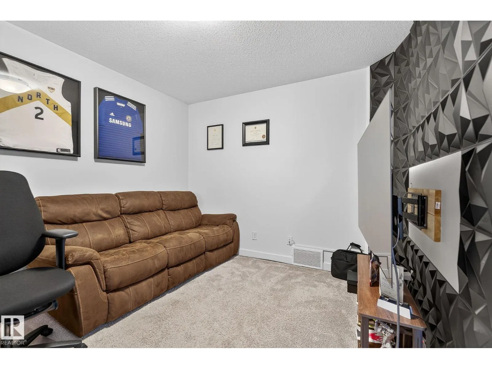 9611 224 ST NW