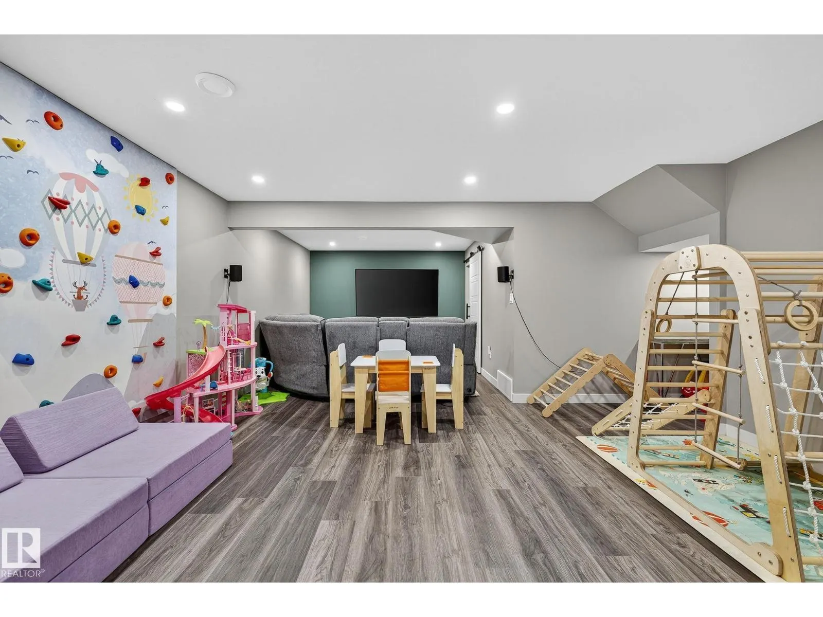 9611 224 ST NW