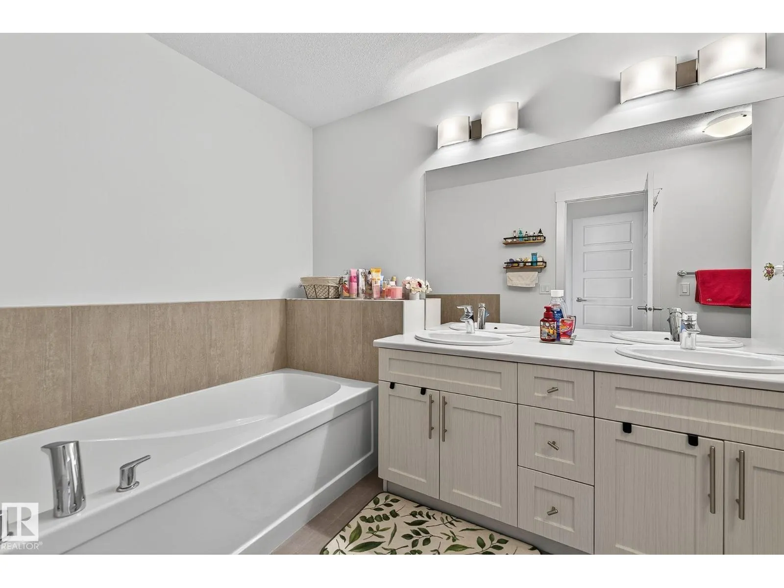 9611 224 ST NW