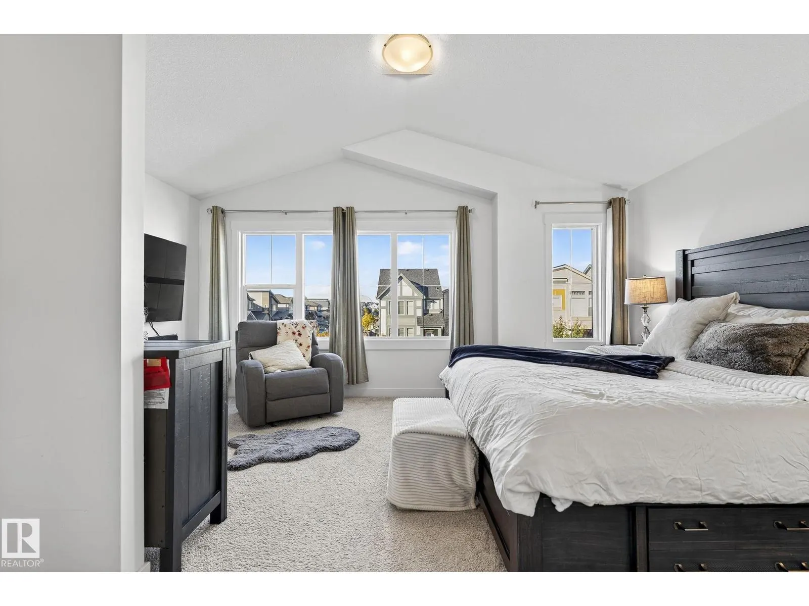 9611 224 ST NW