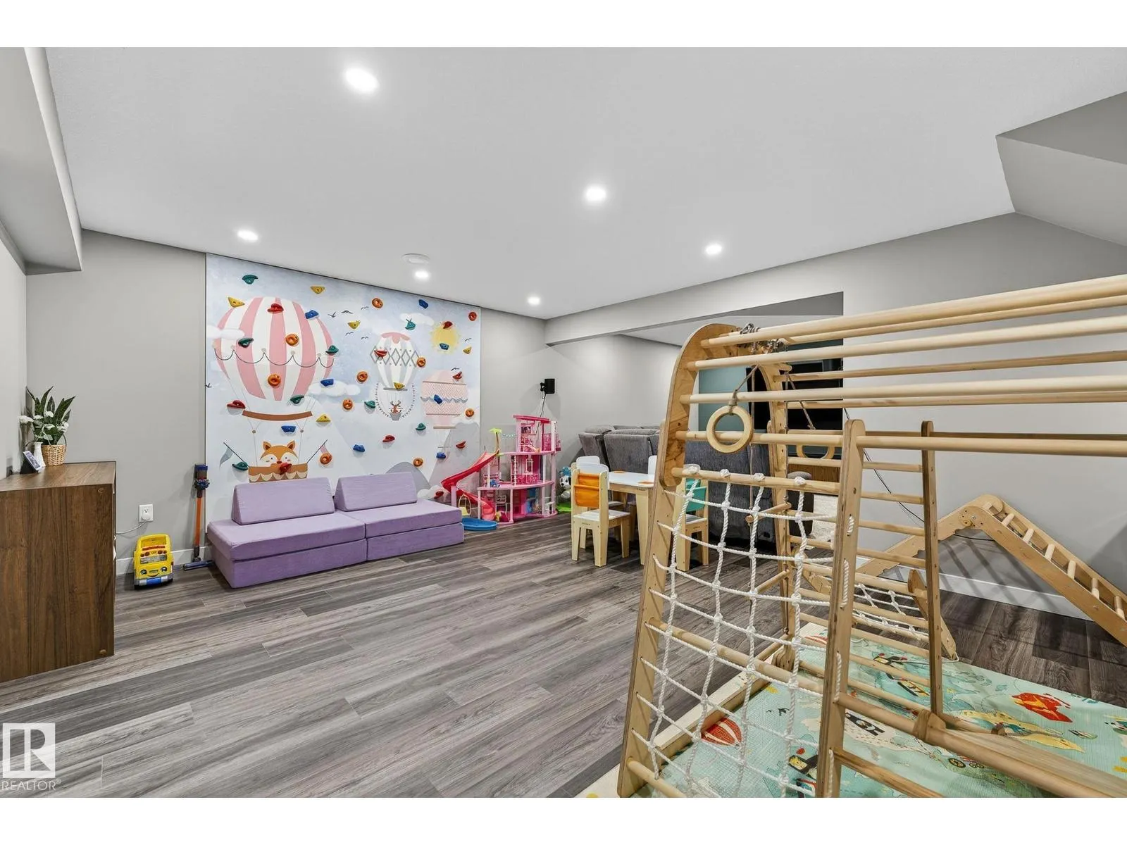 9611 224 ST NW