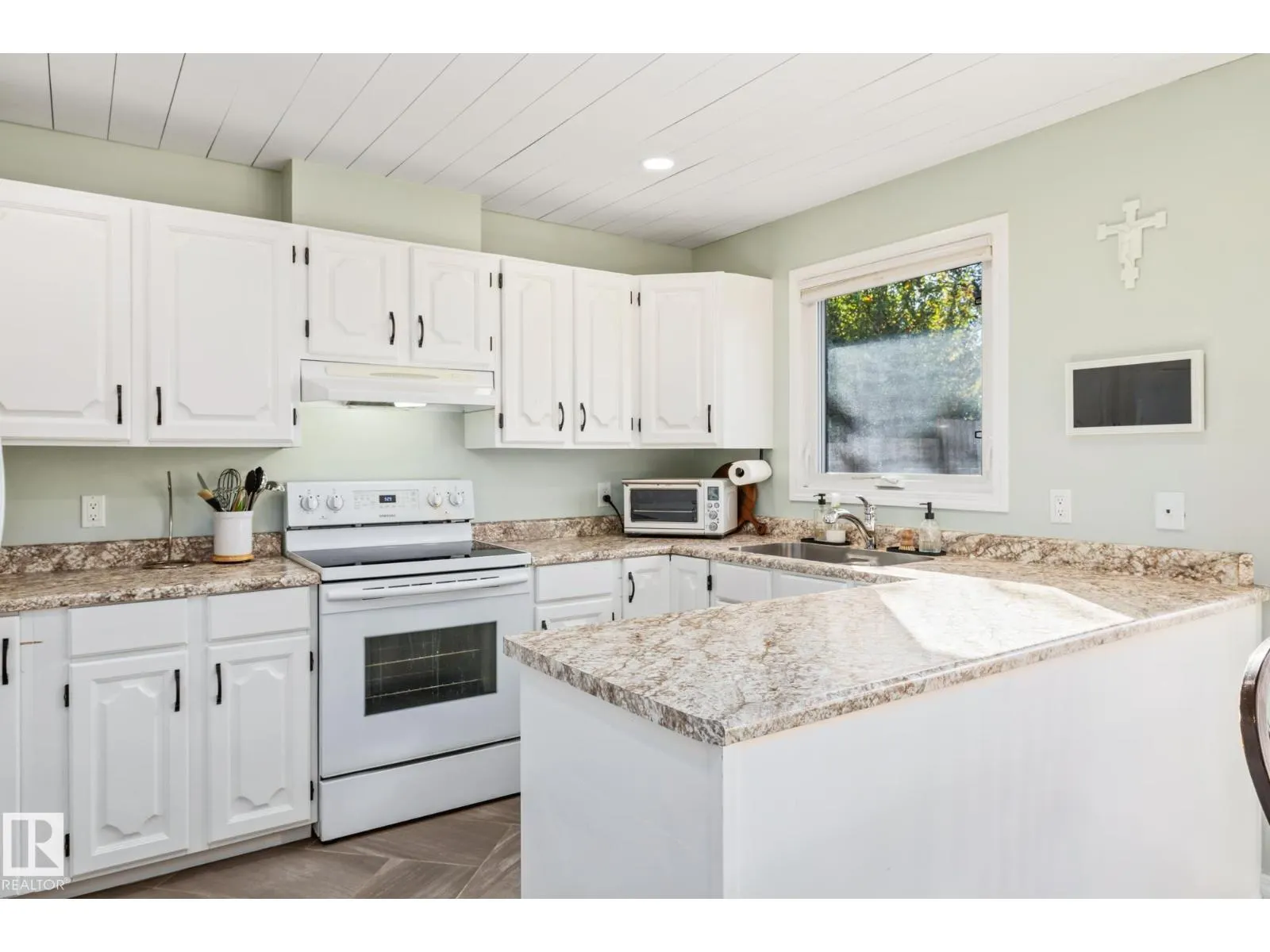 18215 62B AV NW