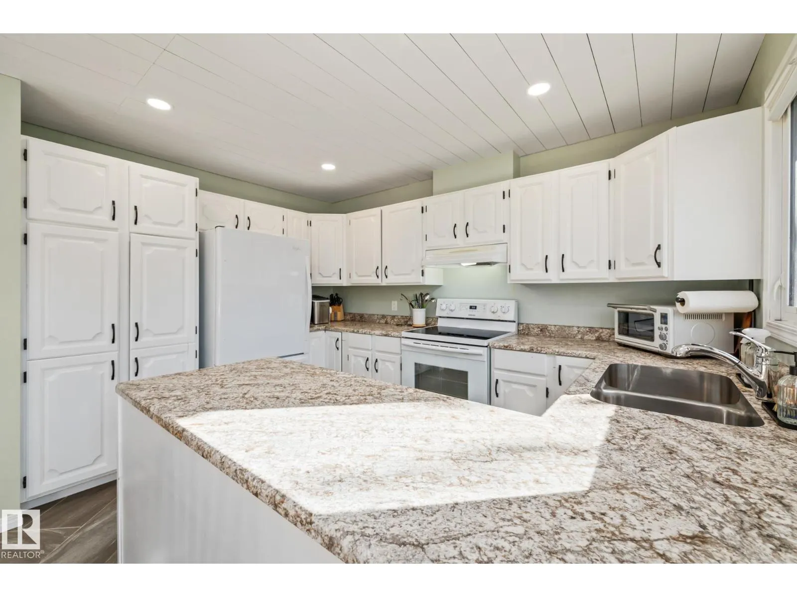18215 62B AV NW