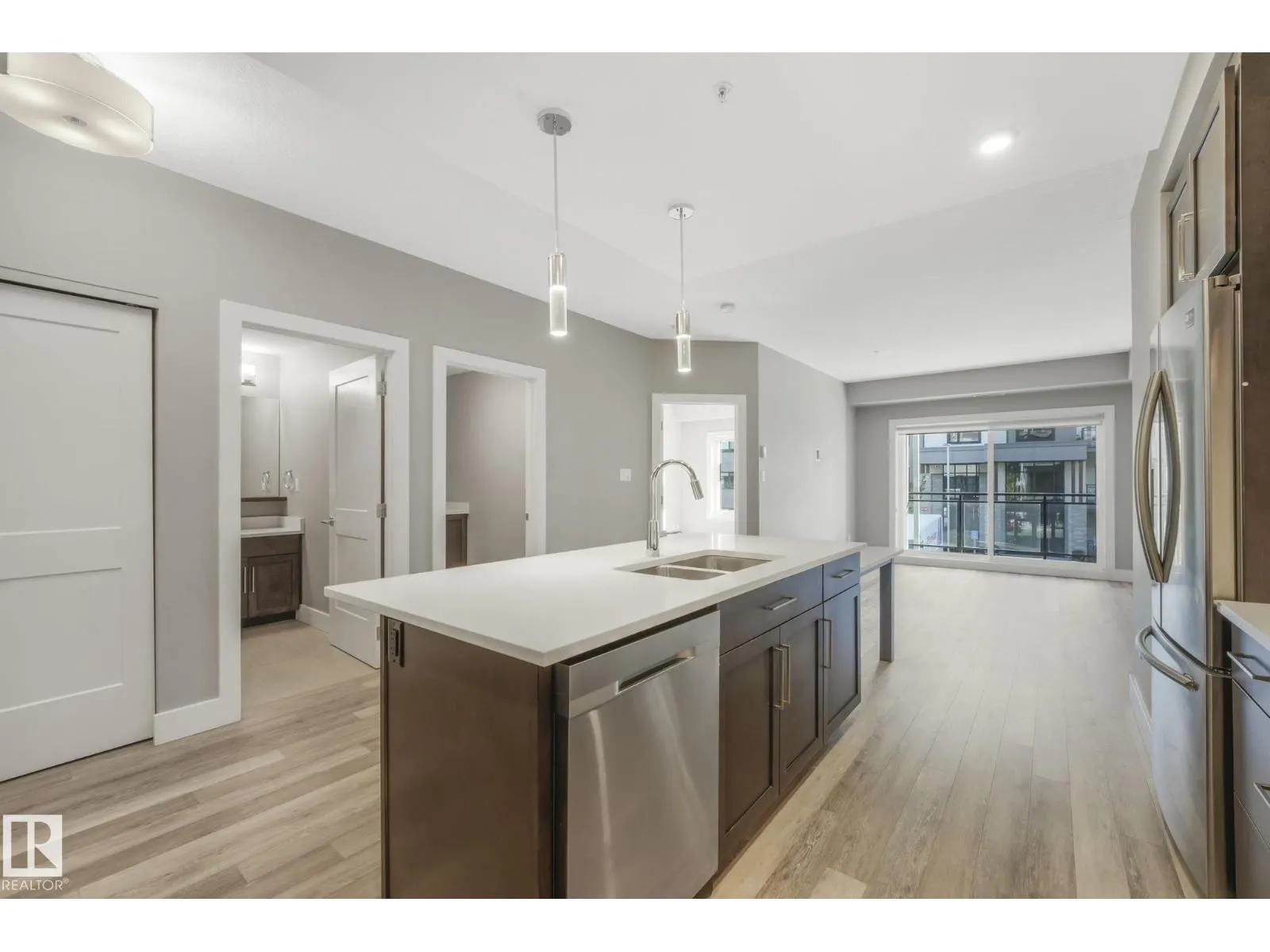 #206 528 GRIESBACH PARADE PR NW