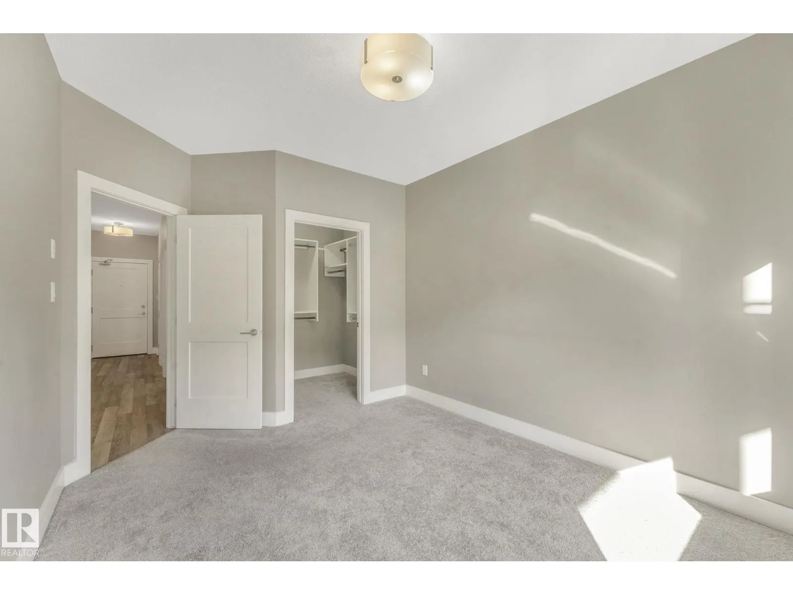 #206 528 GRIESBACH PARADE PR NW