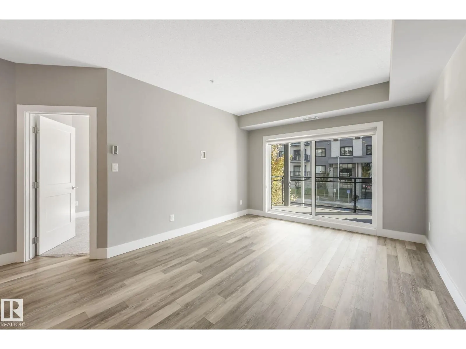 #206 528 GRIESBACH PARADE PR NW