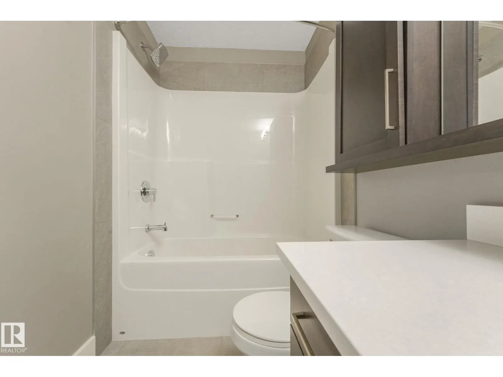 #206 528 GRIESBACH PARADE PR NW