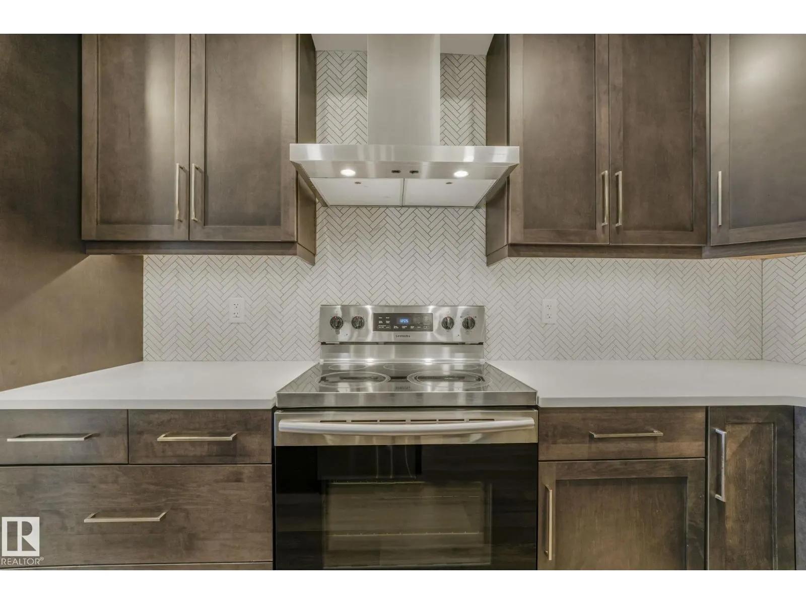 #206 528 GRIESBACH PARADE PR NW