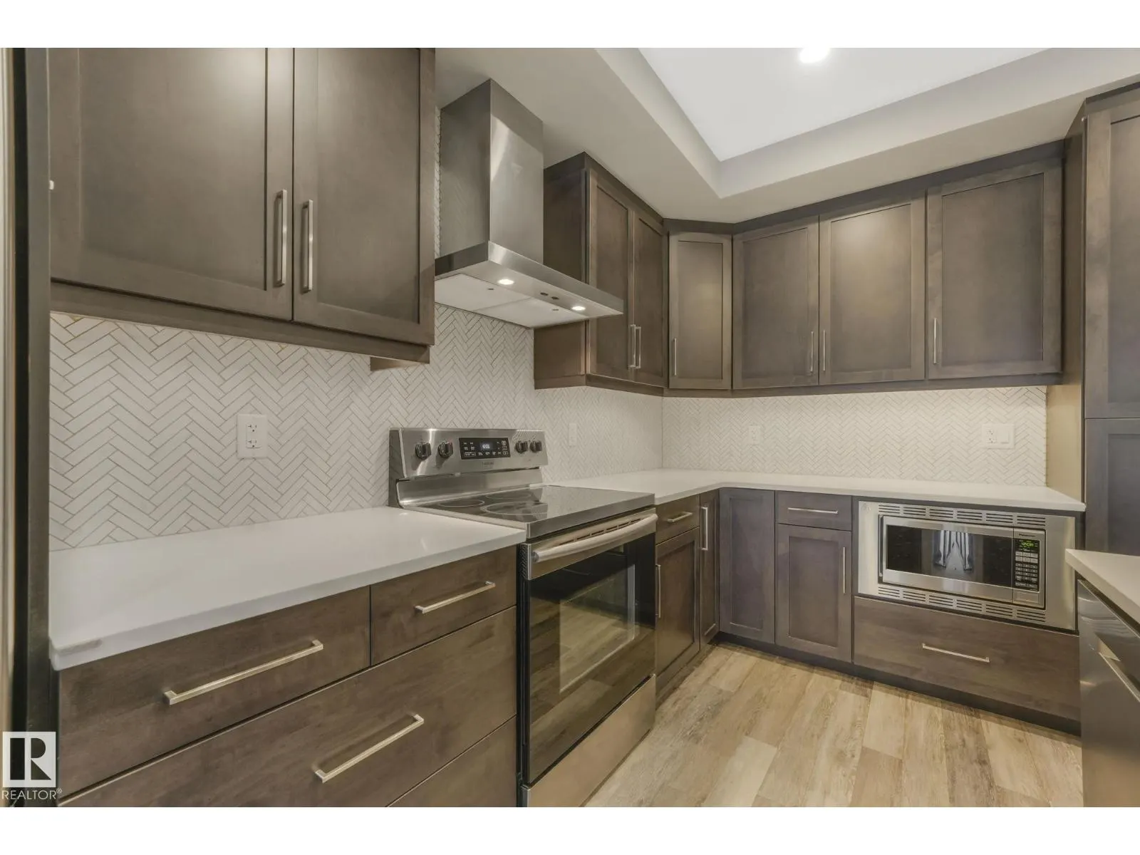 #206 528 GRIESBACH PARADE PR NW
