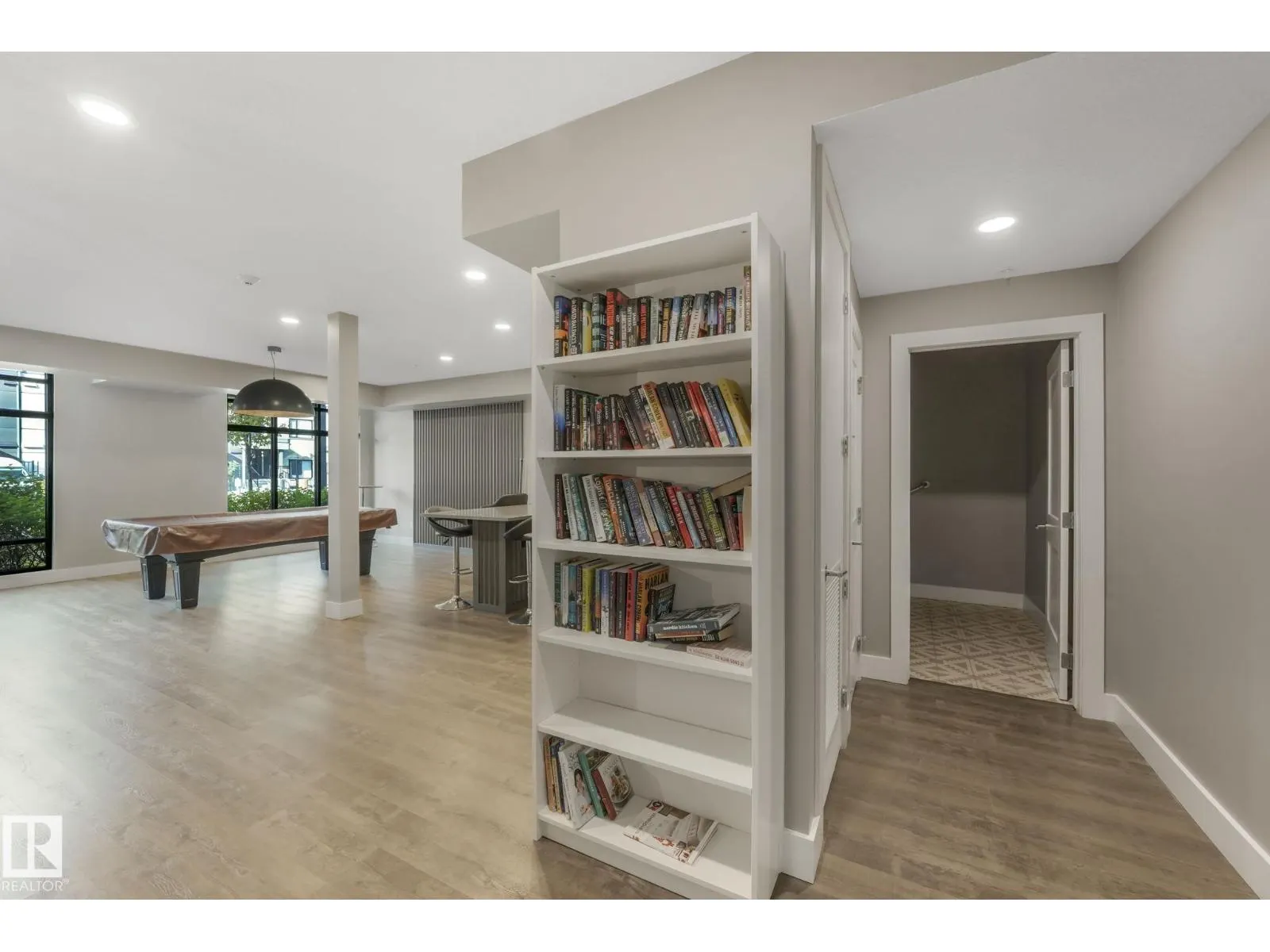#206 528 GRIESBACH PARADE PR NW