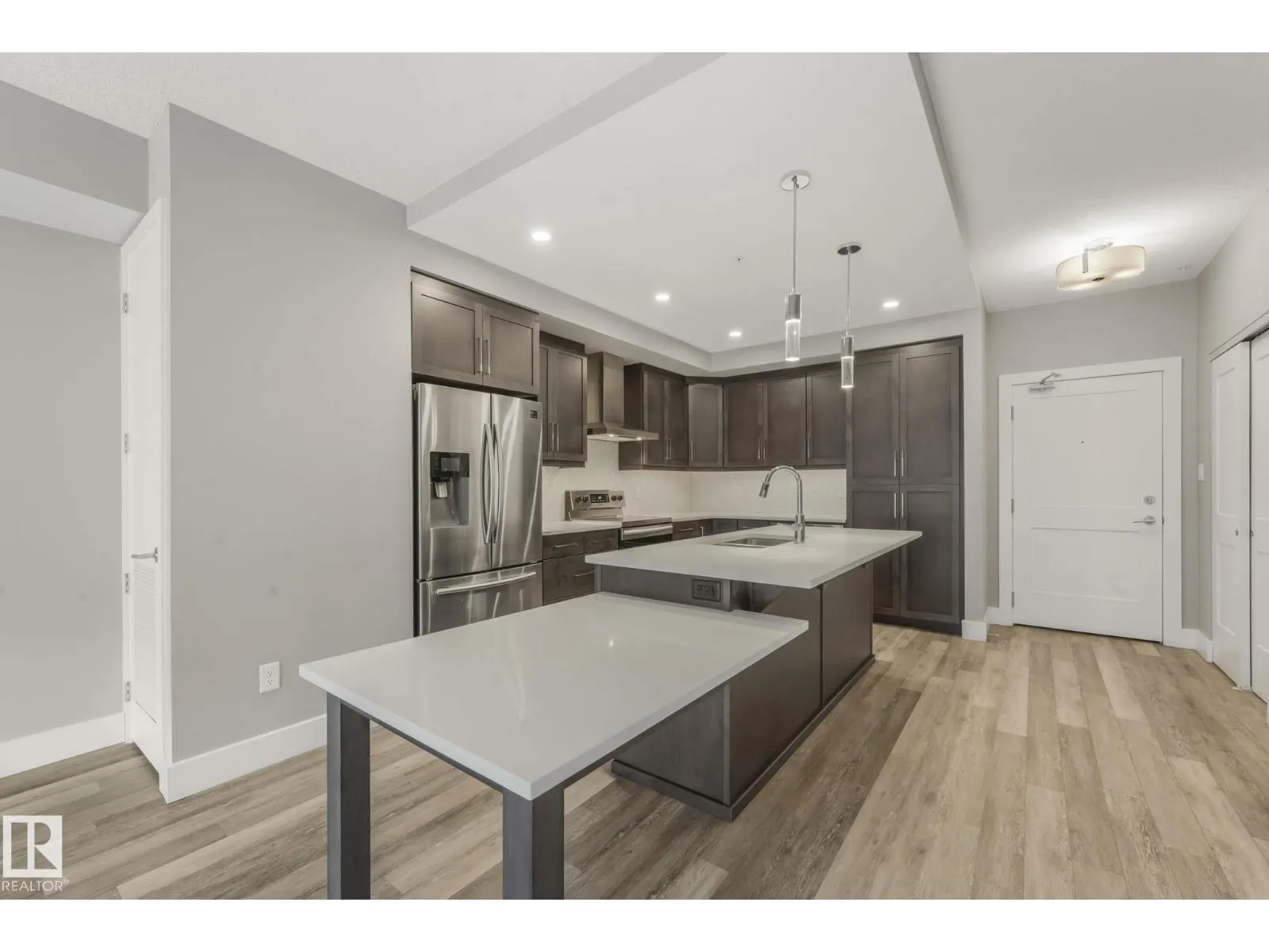 #206 528 GRIESBACH PARADE PR NW