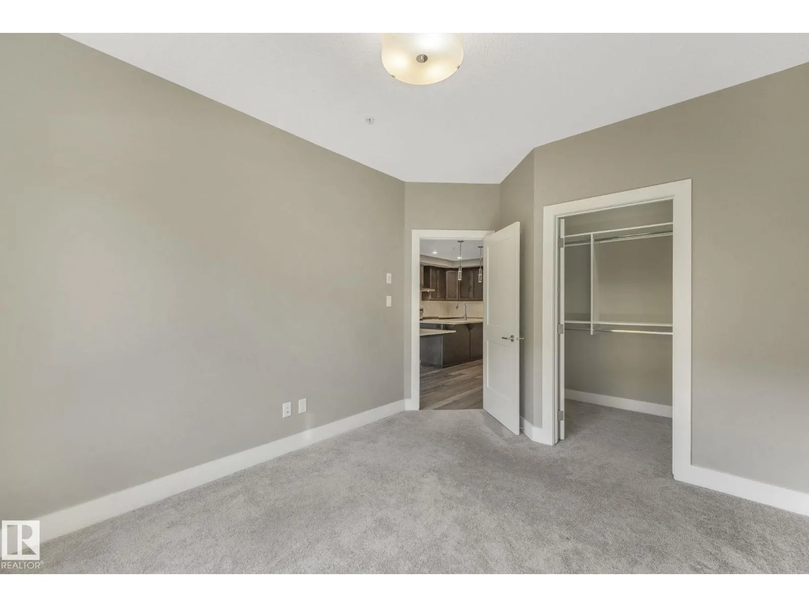 #206 528 GRIESBACH PARADE PR NW