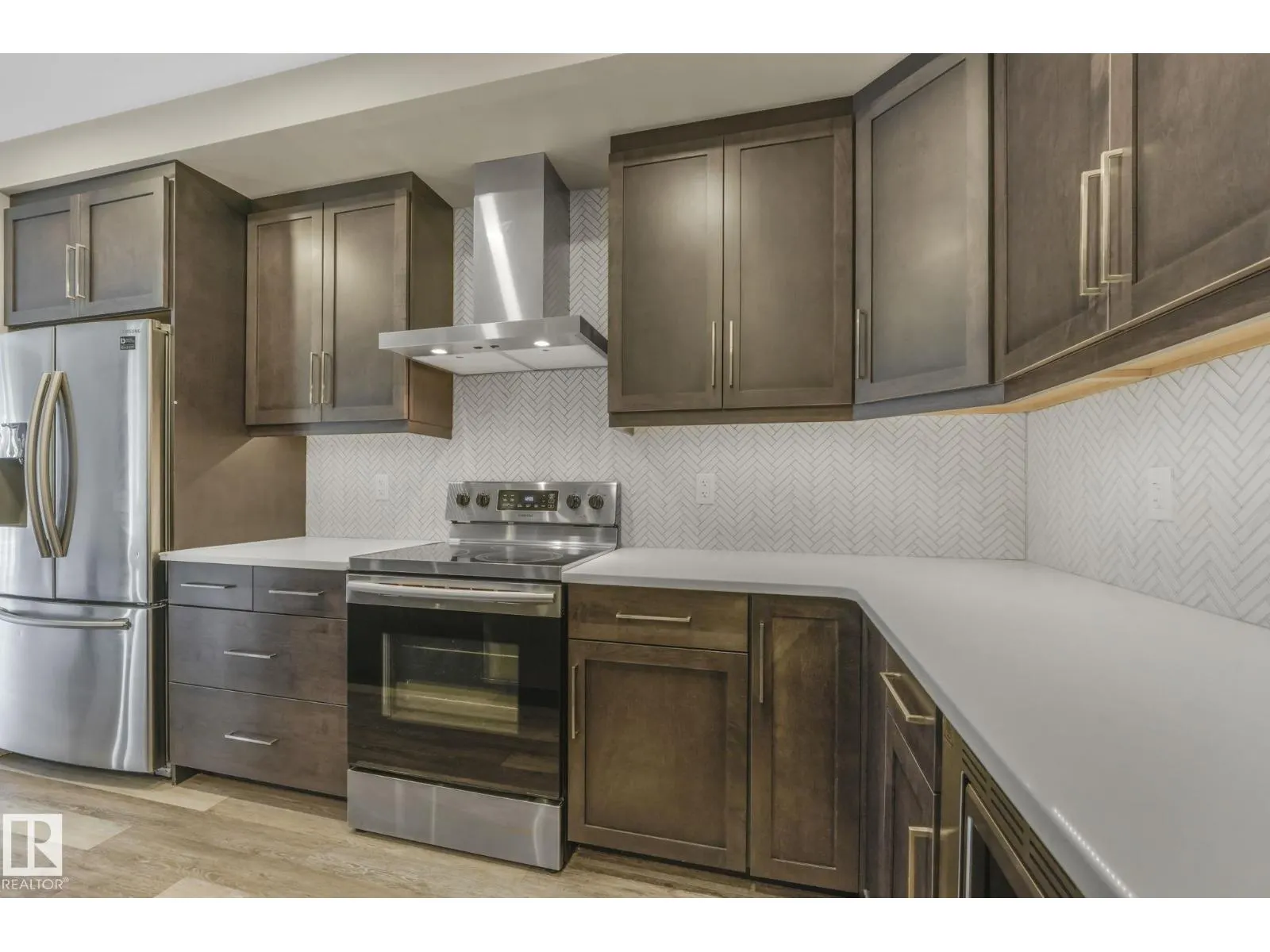 #206 528 GRIESBACH PARADE PR NW