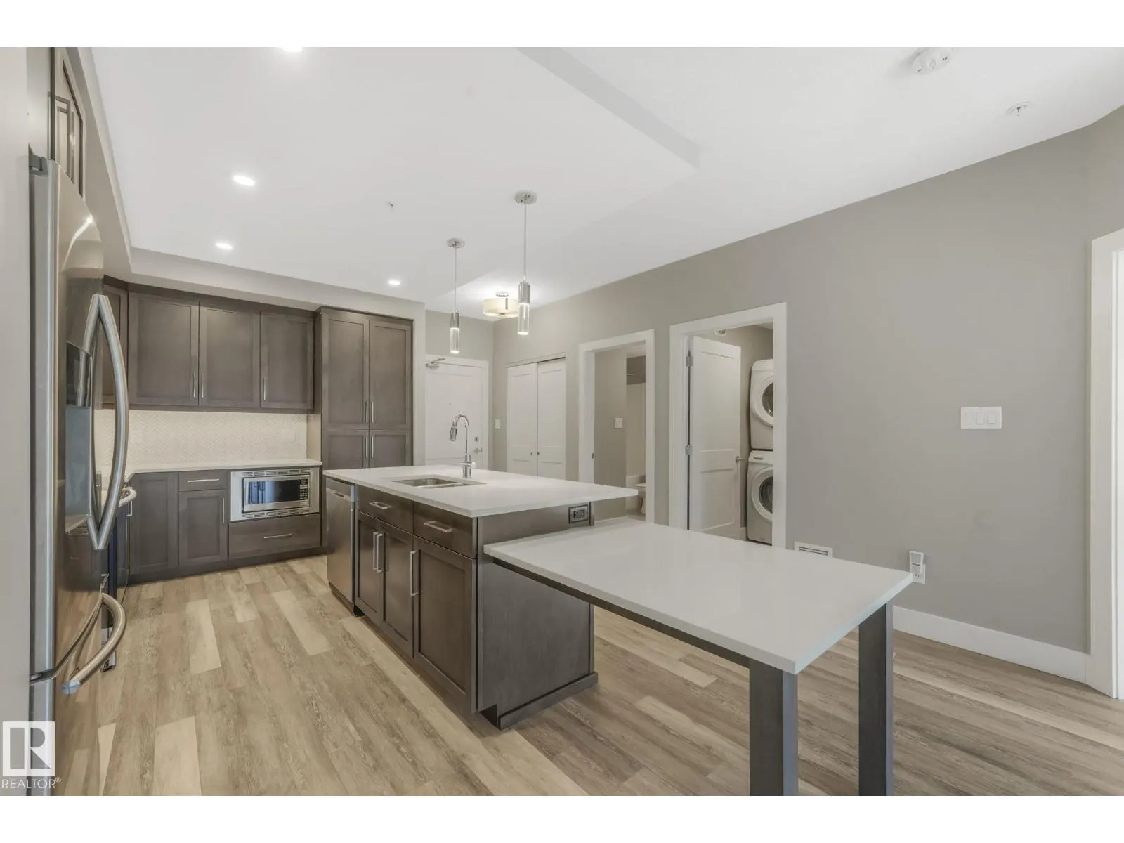 #206 528 GRIESBACH PARADE PR NW