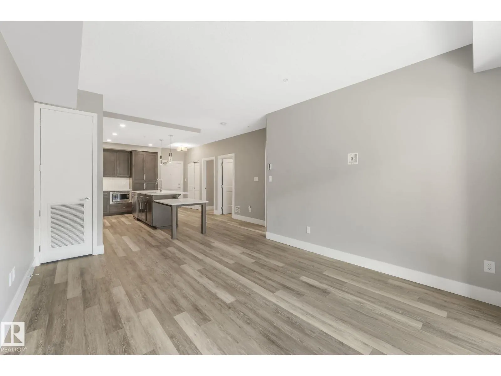 #206 528 GRIESBACH PARADE PR NW