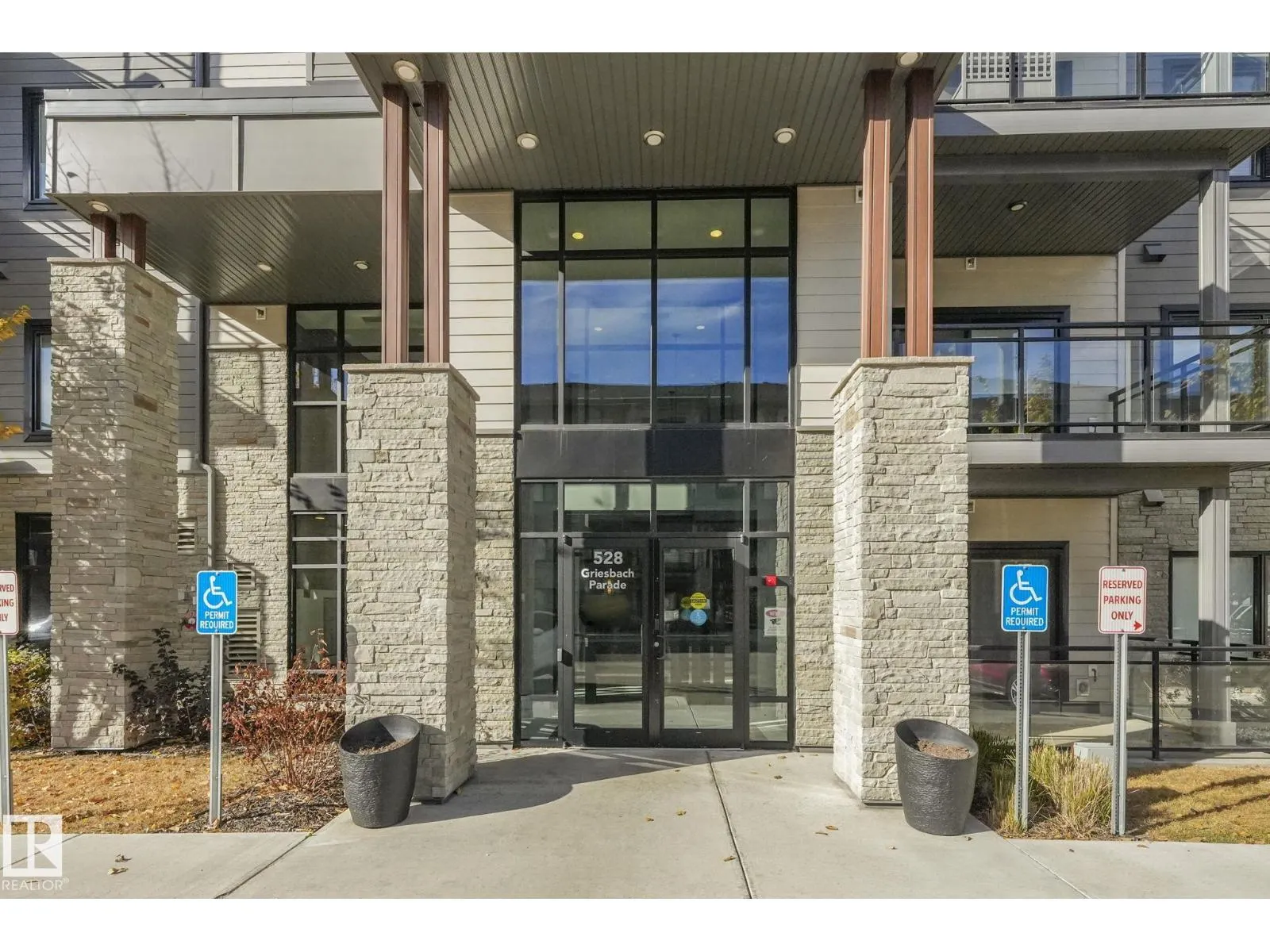 #206 528 GRIESBACH PARADE PR NW