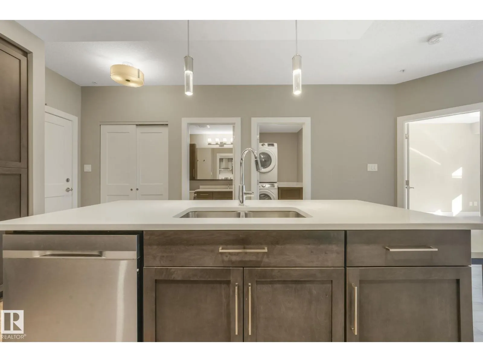 #206 528 GRIESBACH PARADE PR NW
