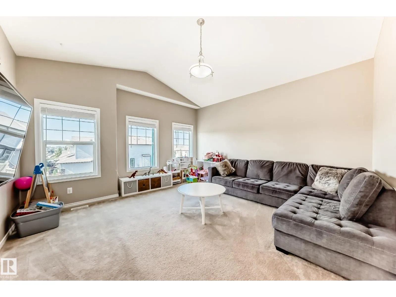2105 32A ST NW
