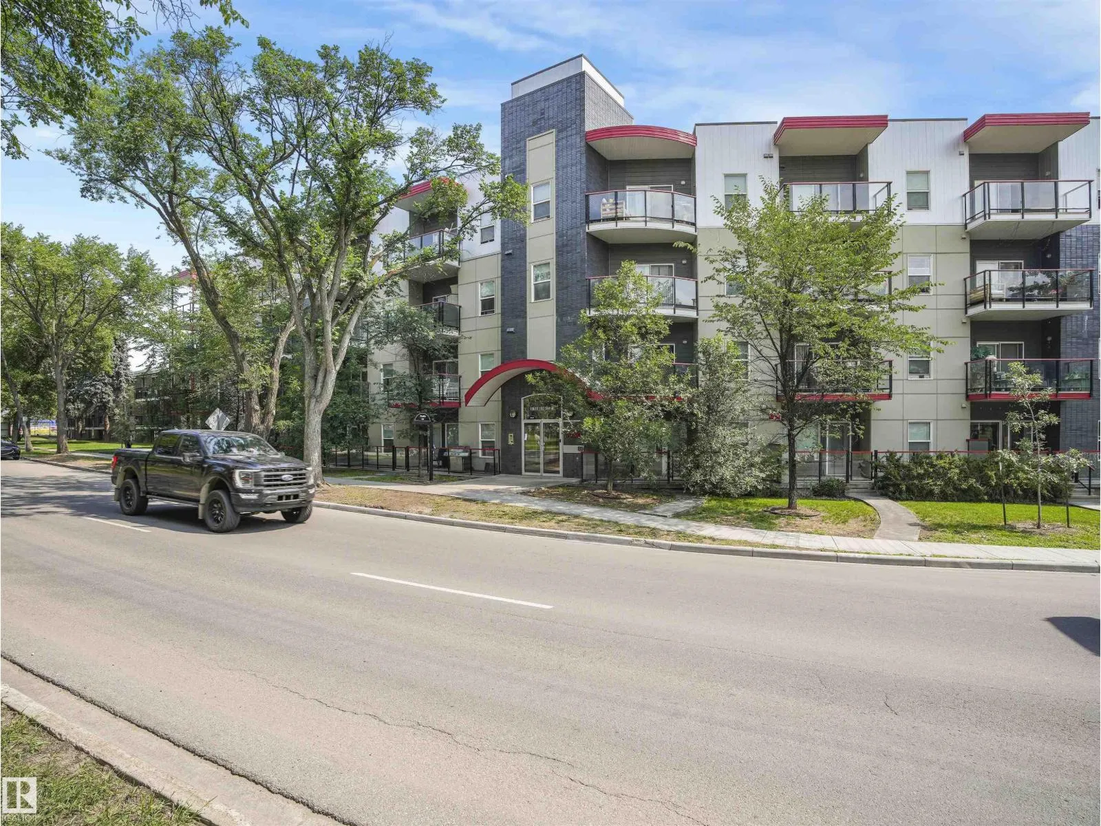 #302 10611 117 ST NW