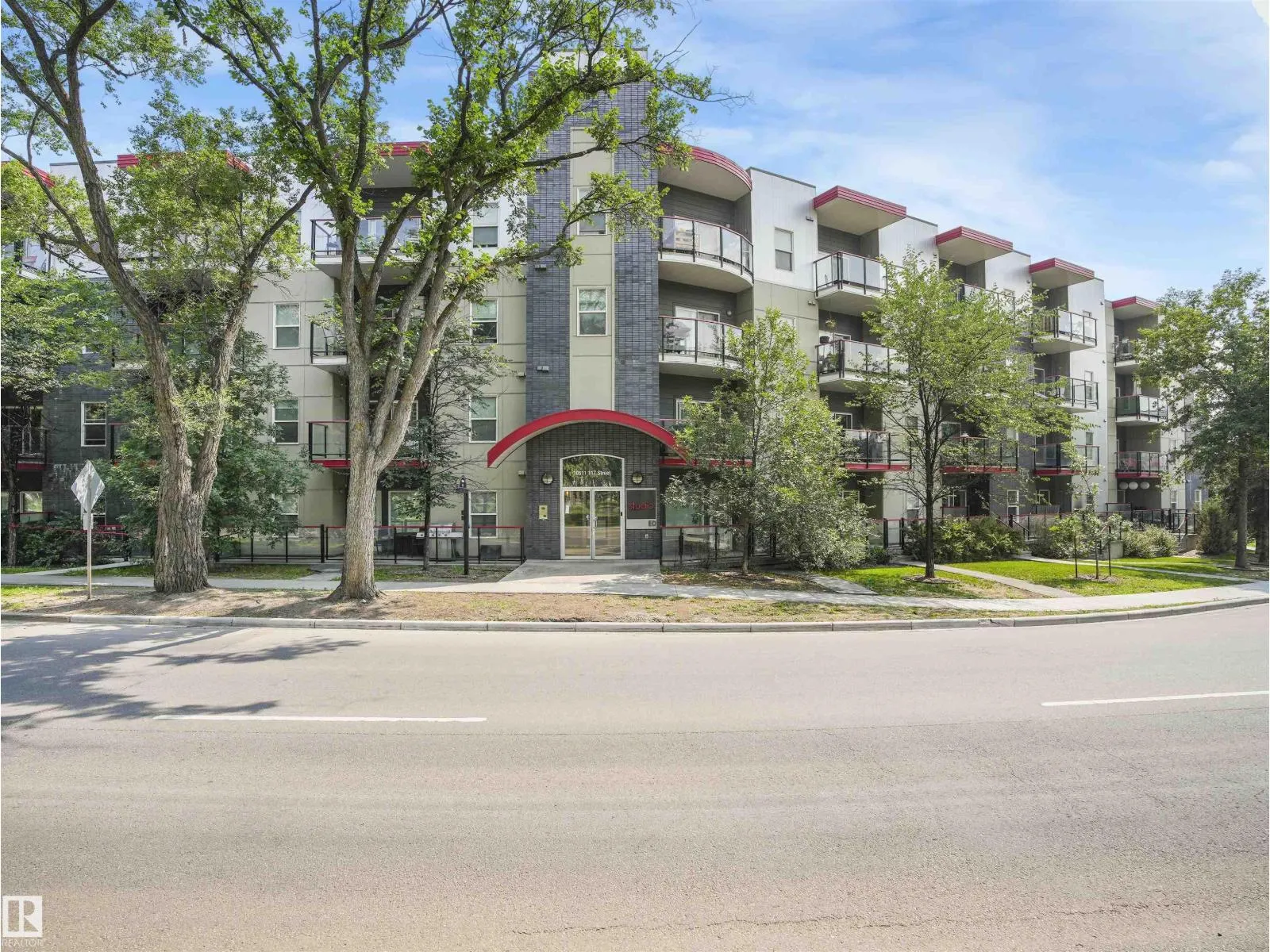 #302 10611 117 ST NW