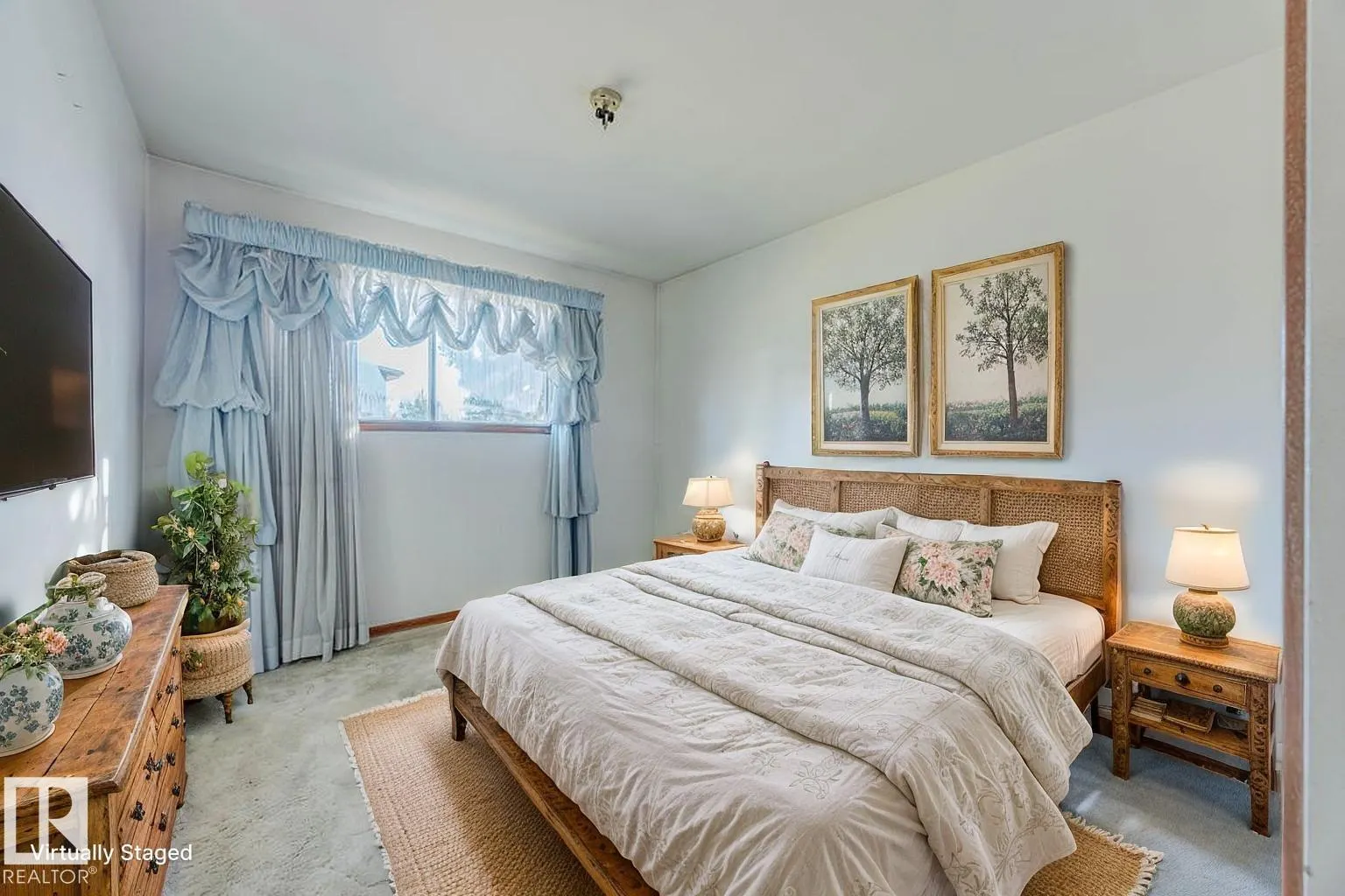 13546 90 ST NW