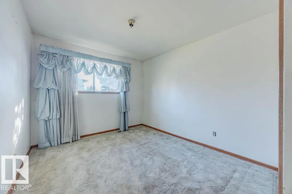 13546 90 ST NW