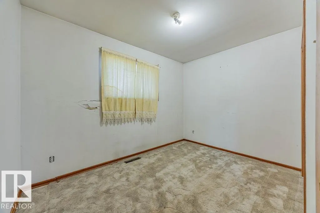 13546 90 ST NW