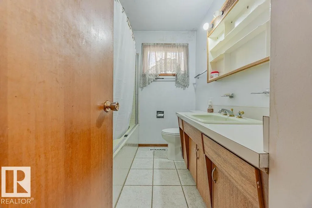 13546 90 ST NW