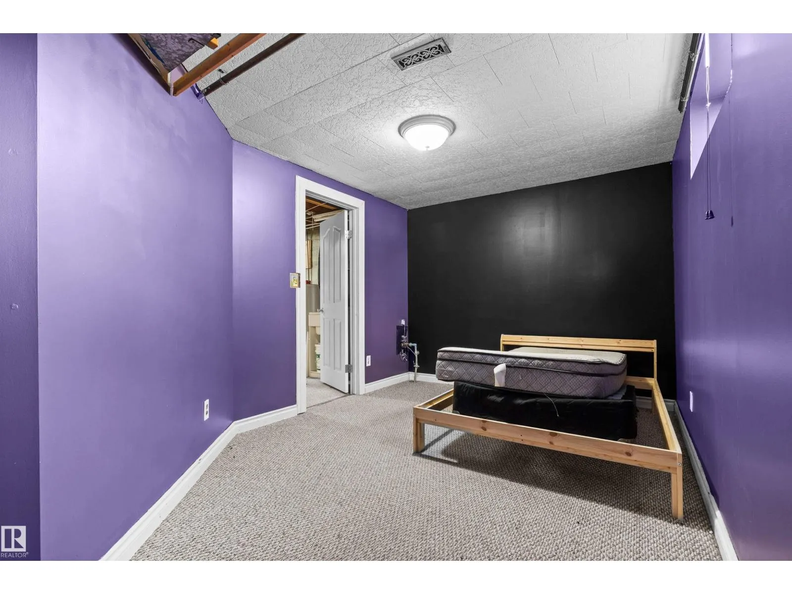 23 GILLINGHAM CR