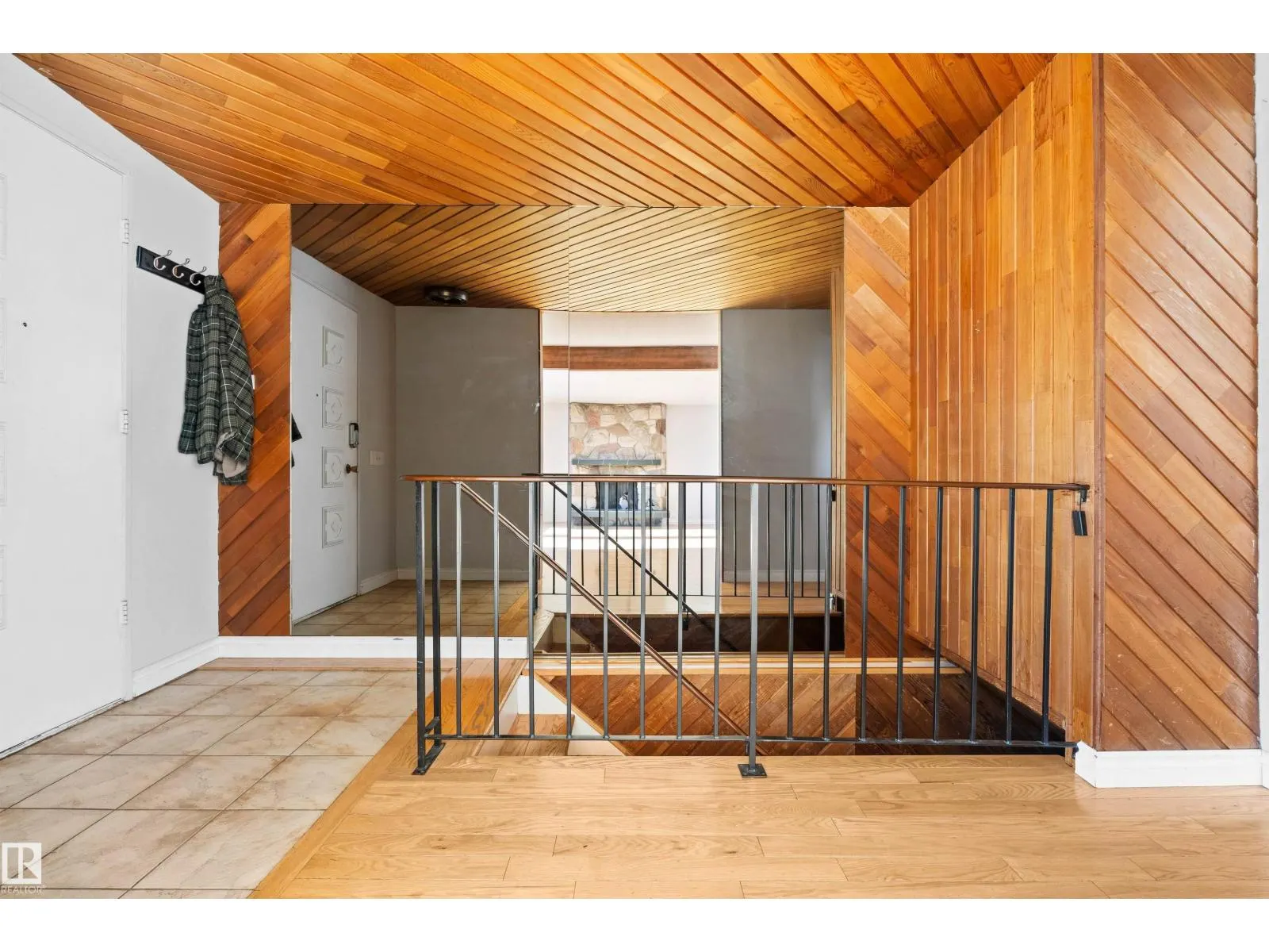 23 GILLINGHAM CR