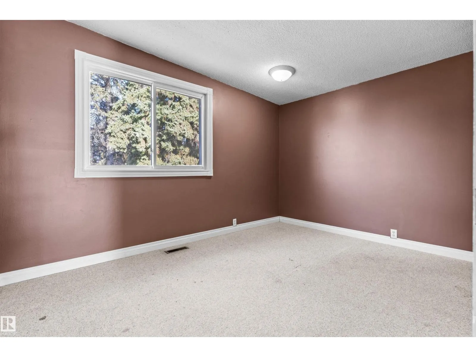 23 GILLINGHAM CR