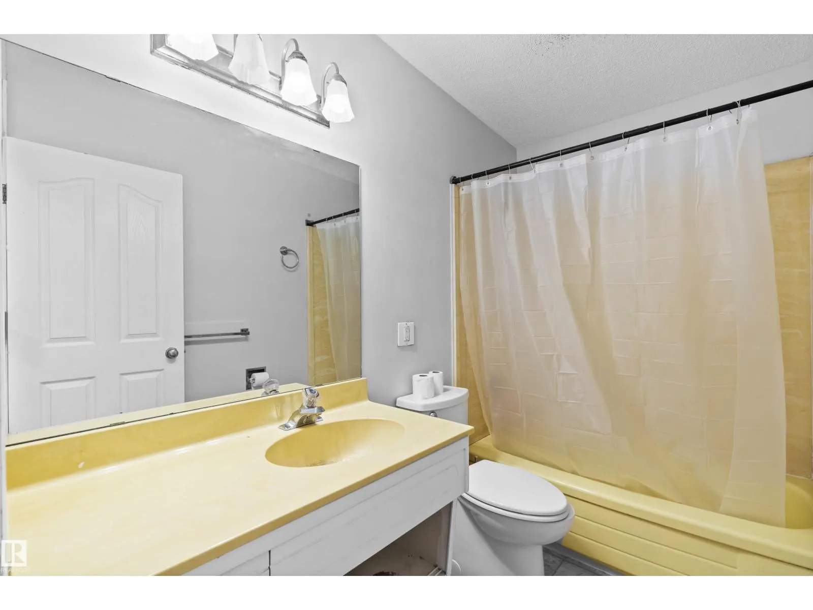 23 GILLINGHAM CR