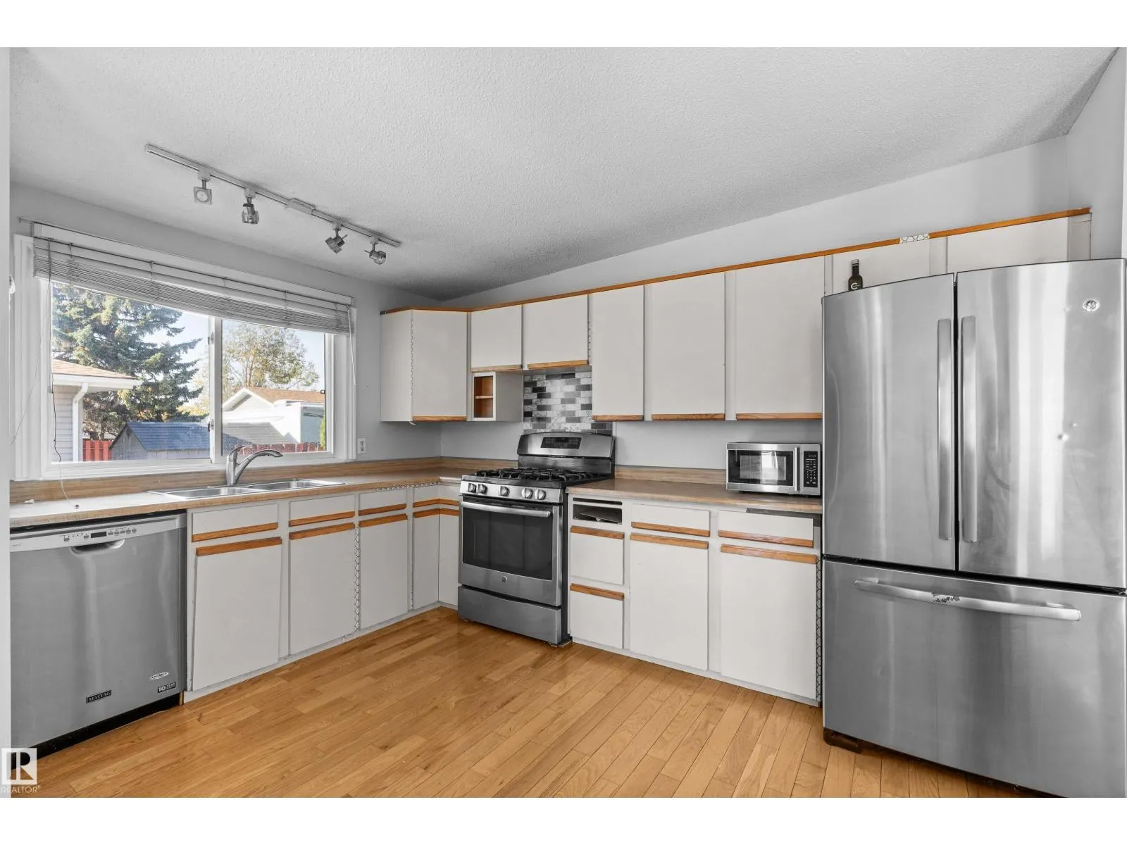 23 GILLINGHAM CR