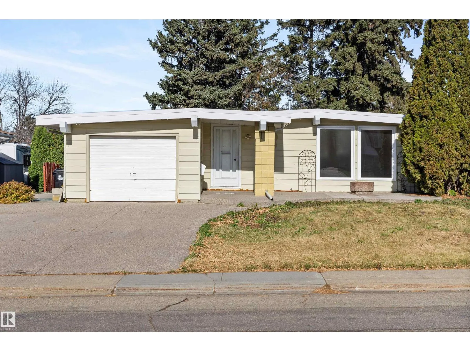 23 GILLINGHAM CR