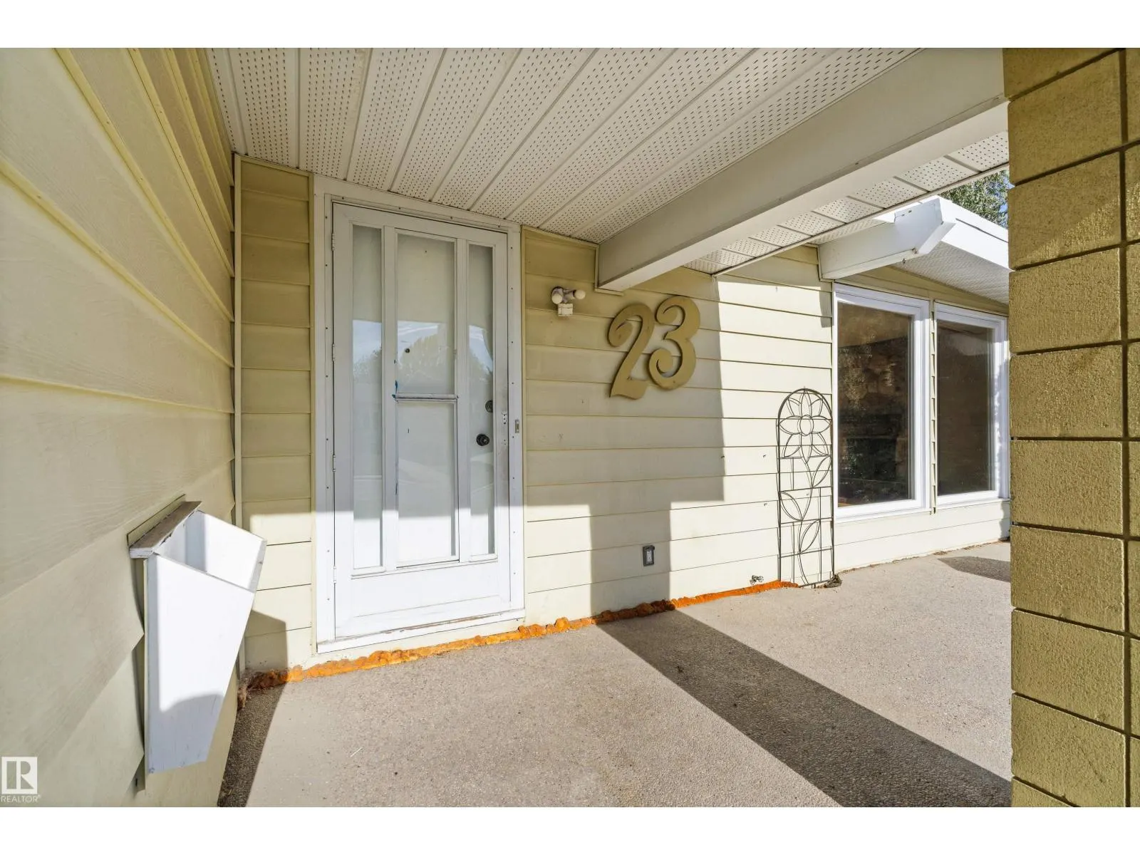 23 GILLINGHAM CR