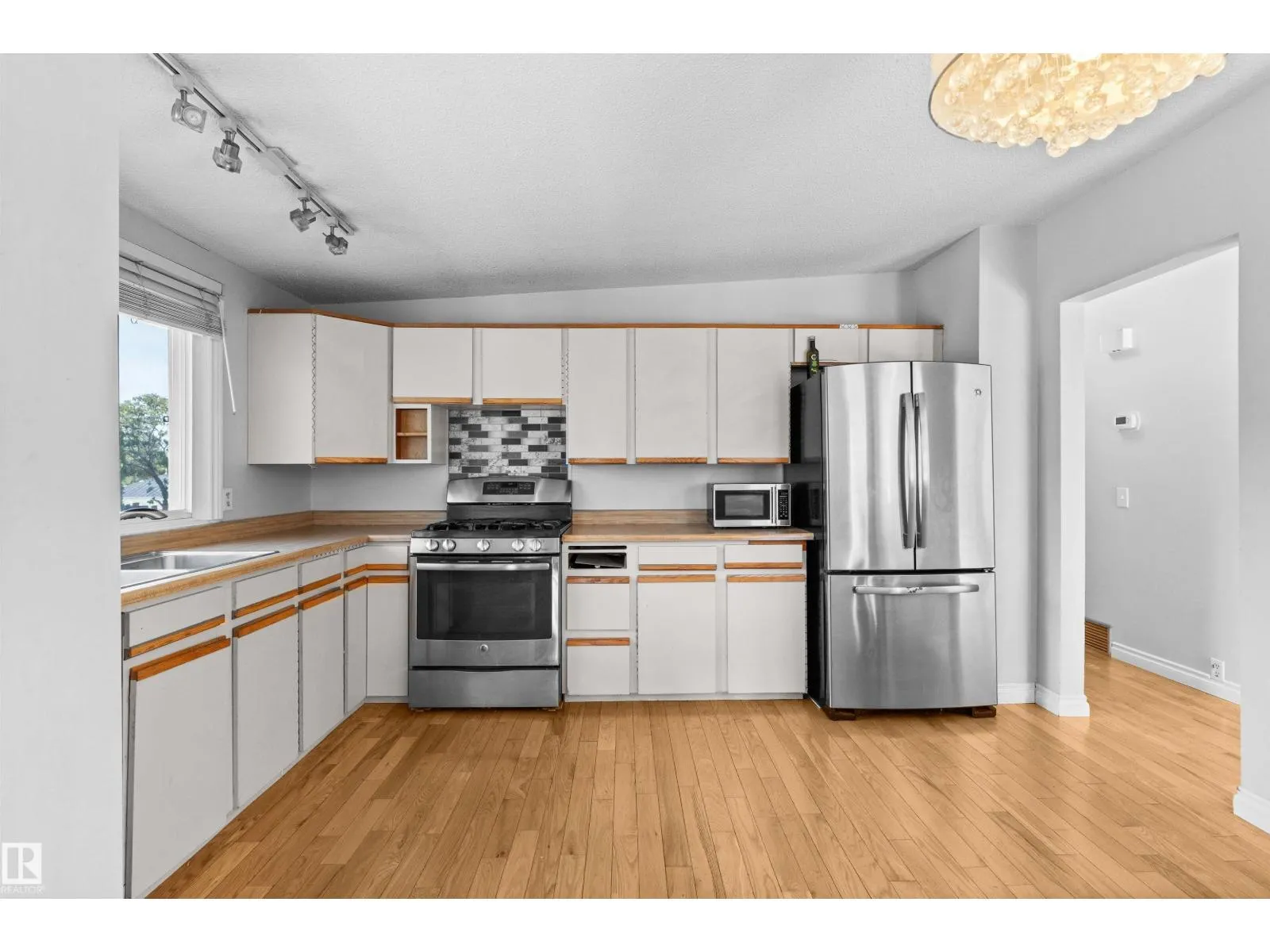 23 GILLINGHAM CR