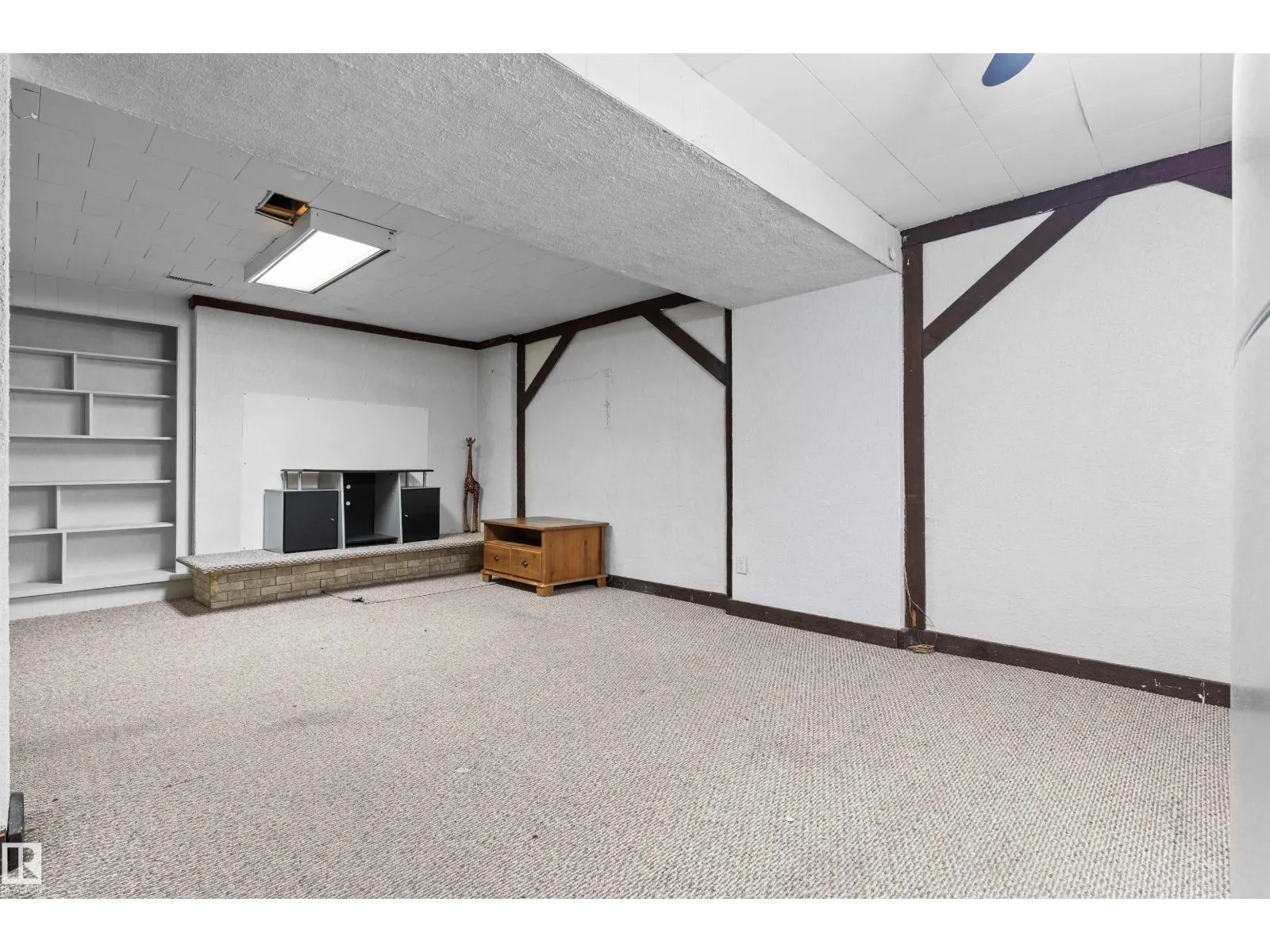 23 GILLINGHAM CR