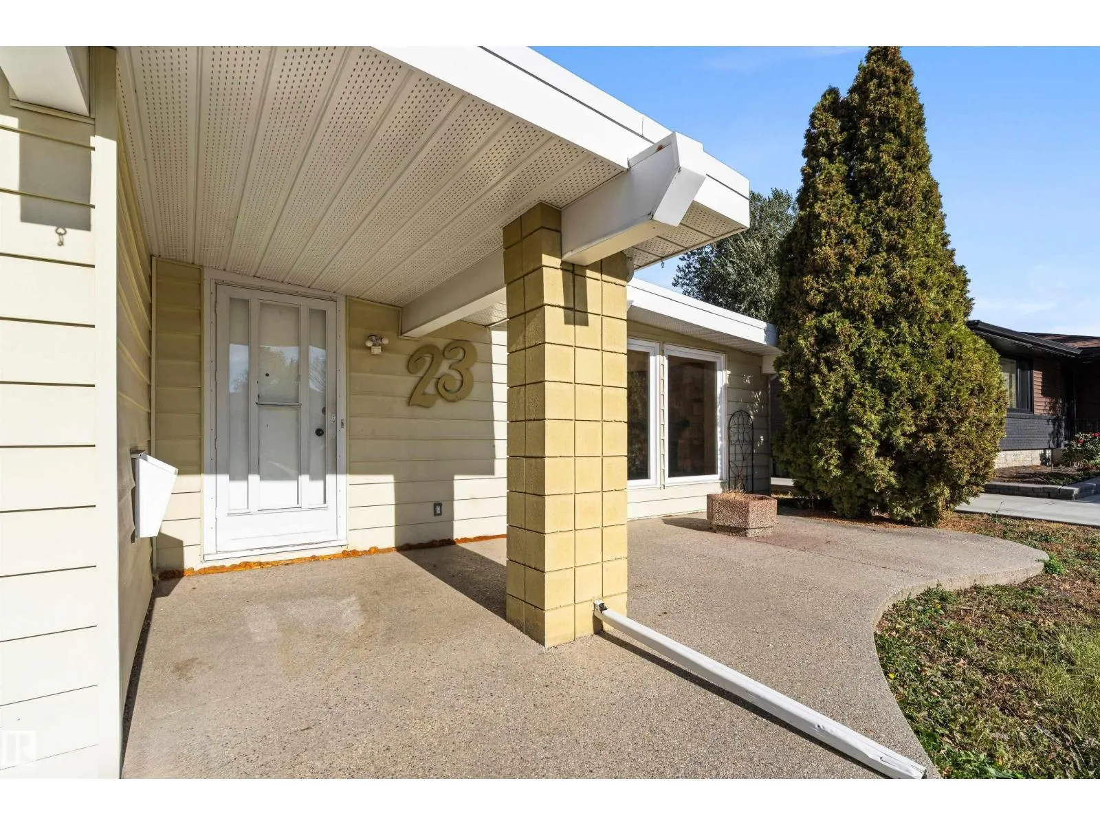 23 GILLINGHAM CR