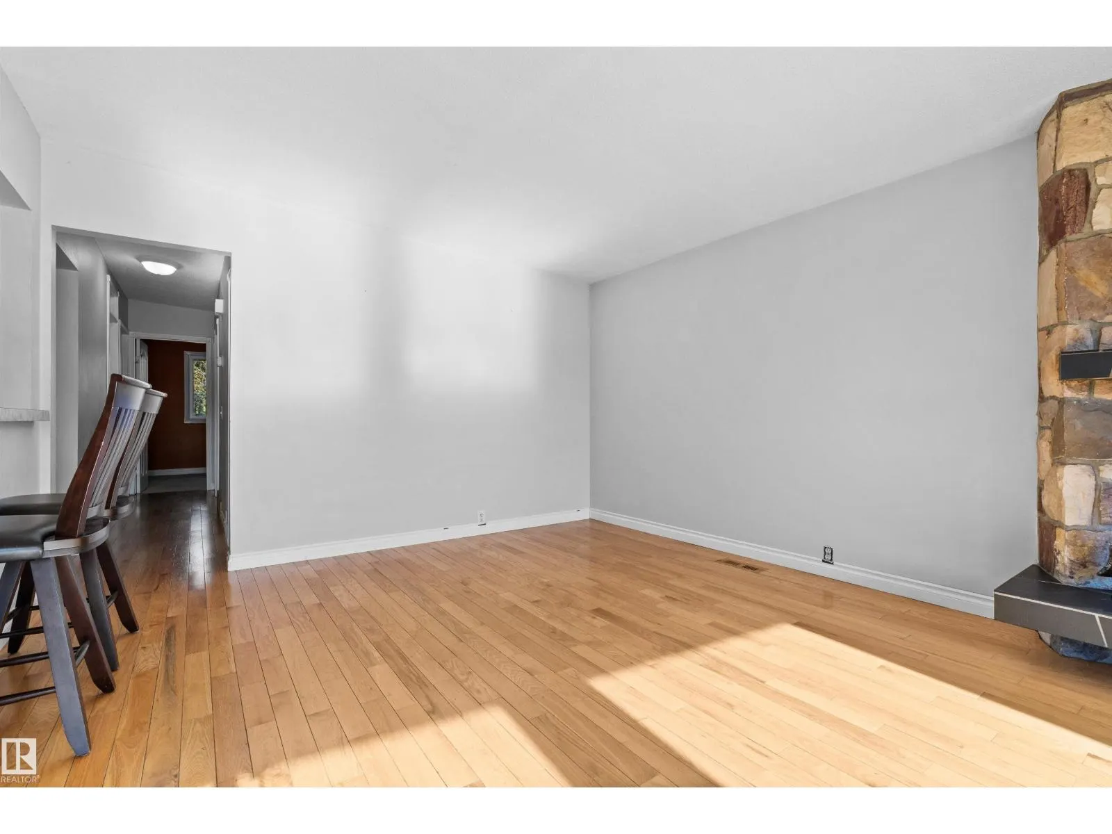 23 GILLINGHAM CR