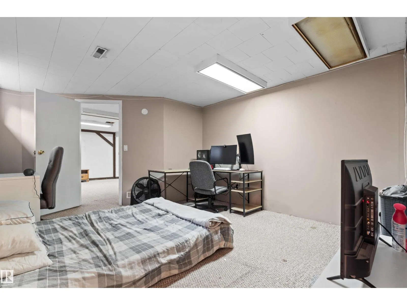 23 GILLINGHAM CR