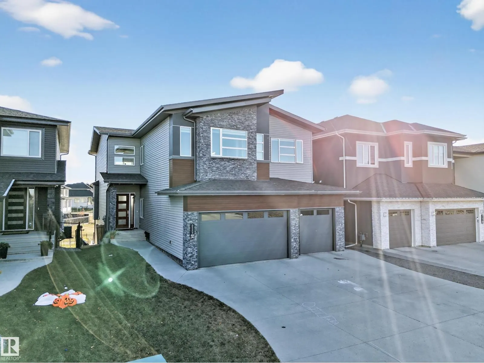 3111 58 AV NE