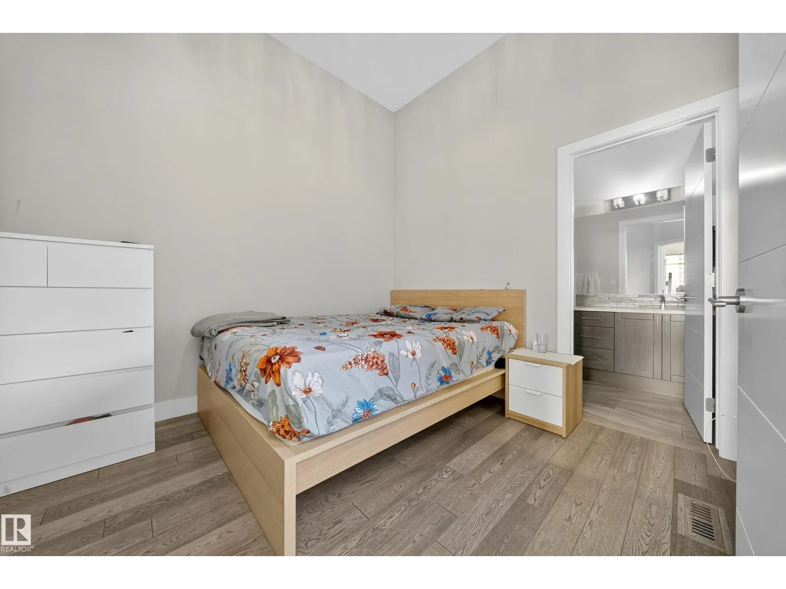 3111 58 AV NE