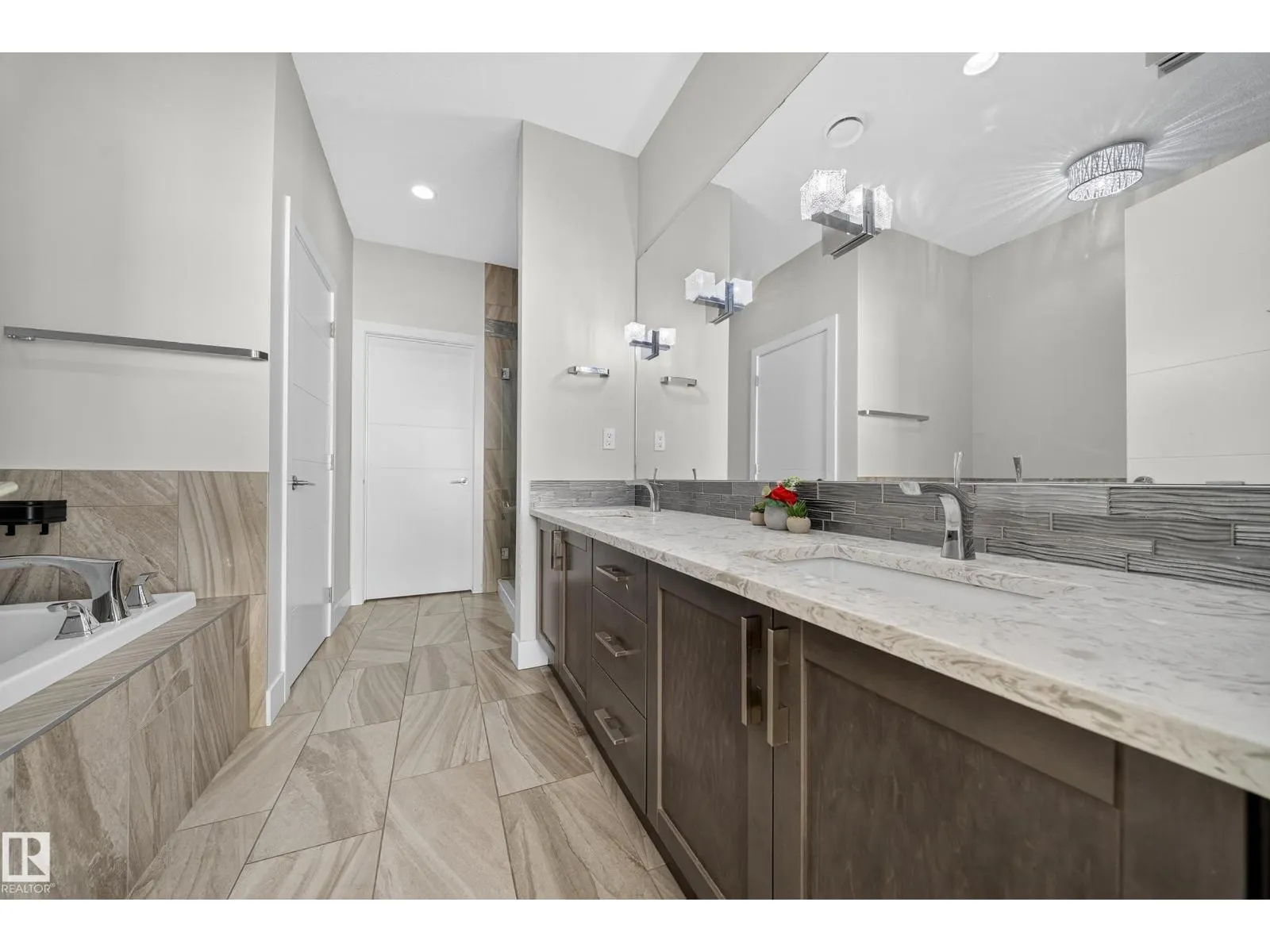3111 58 AV NE