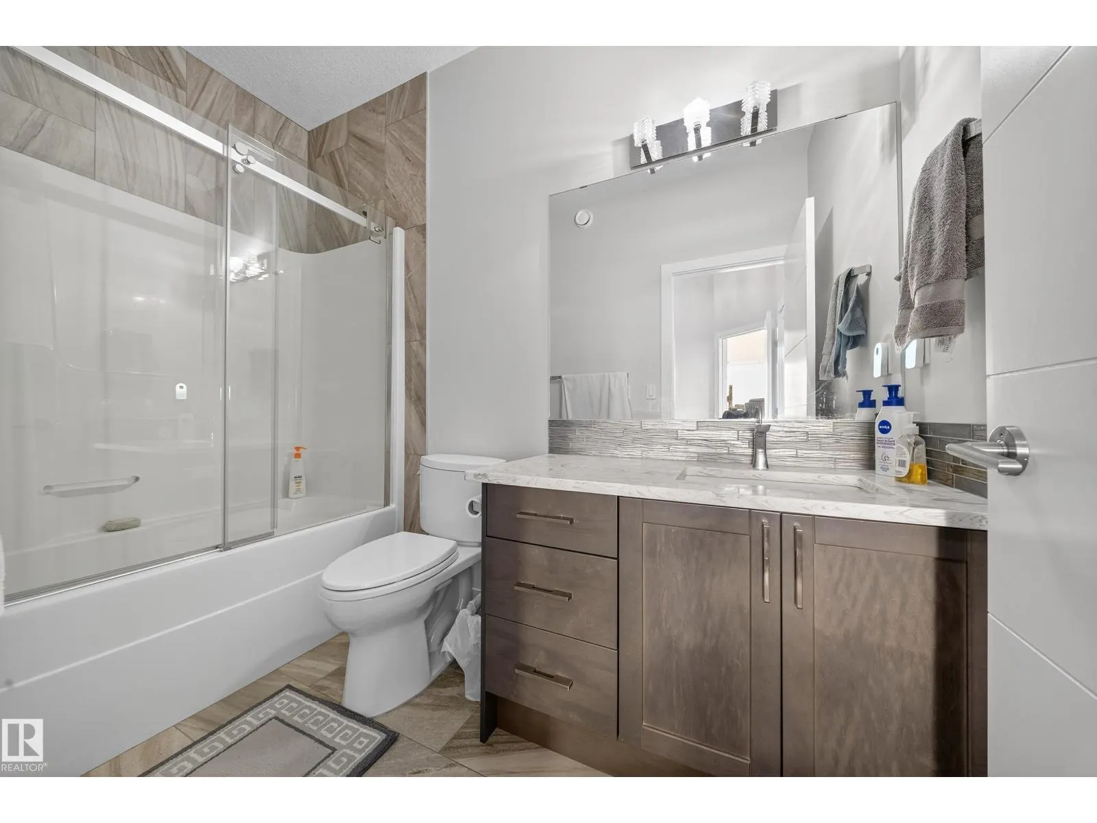 3111 58 AV NE