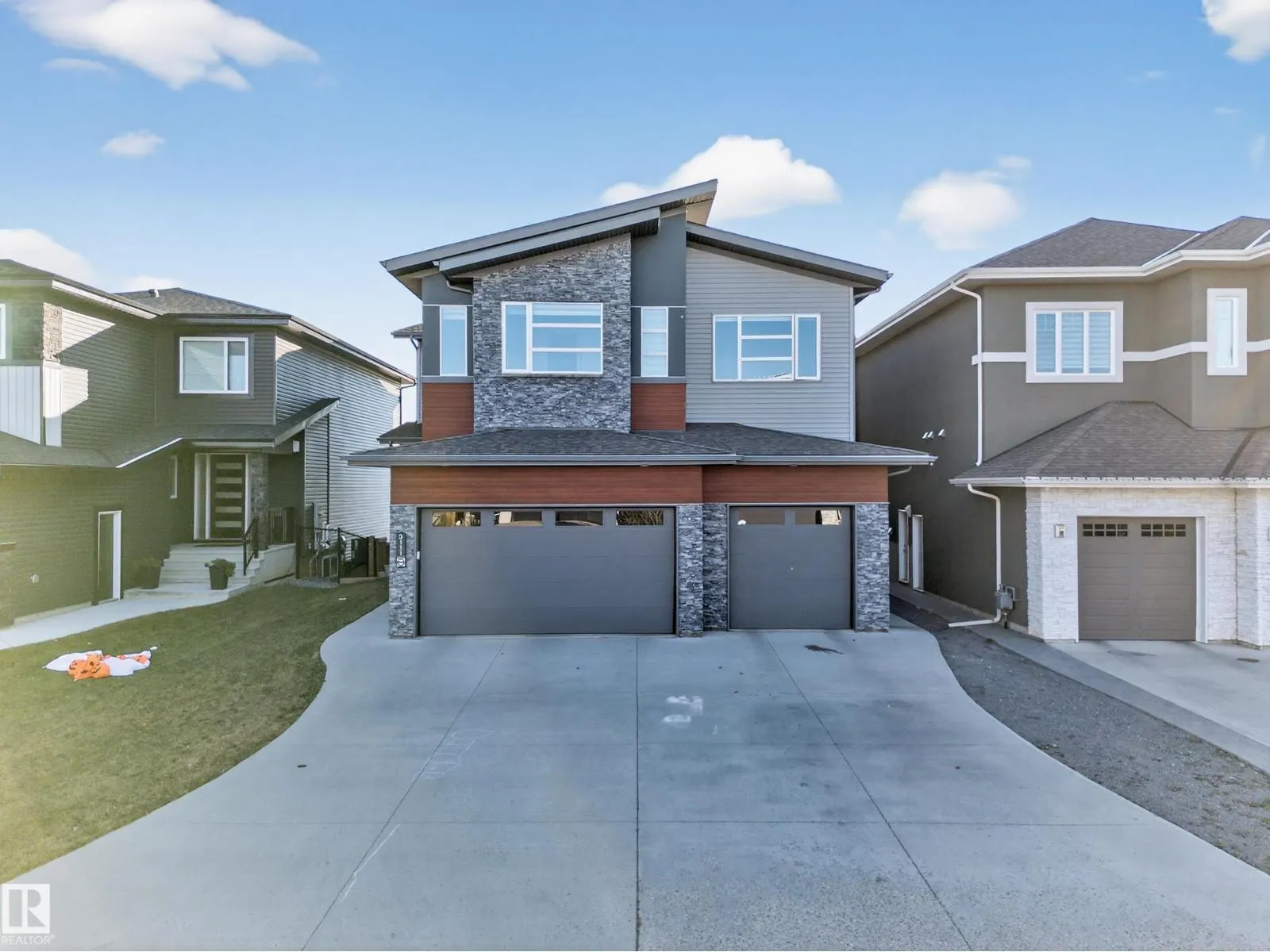 3111 58 AV NE