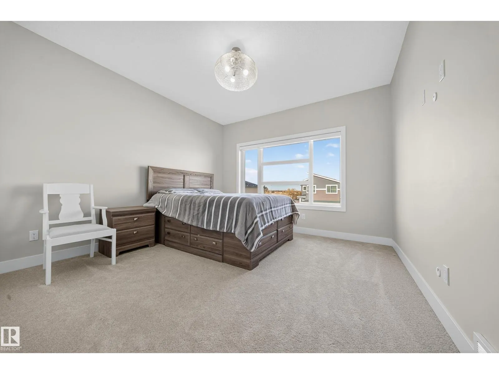 3111 58 AV NE